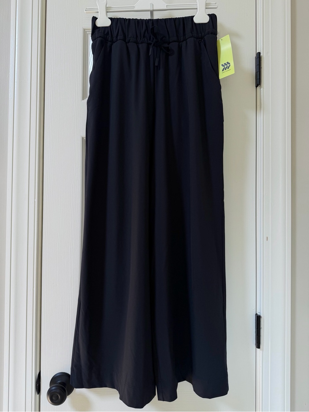 All In Motion Active Light High-Rise Wide Leg
Pants - Black S Short NWT